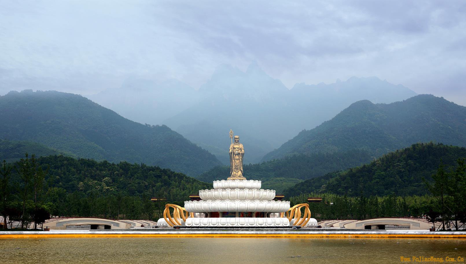 地藏菩萨全貌远景图