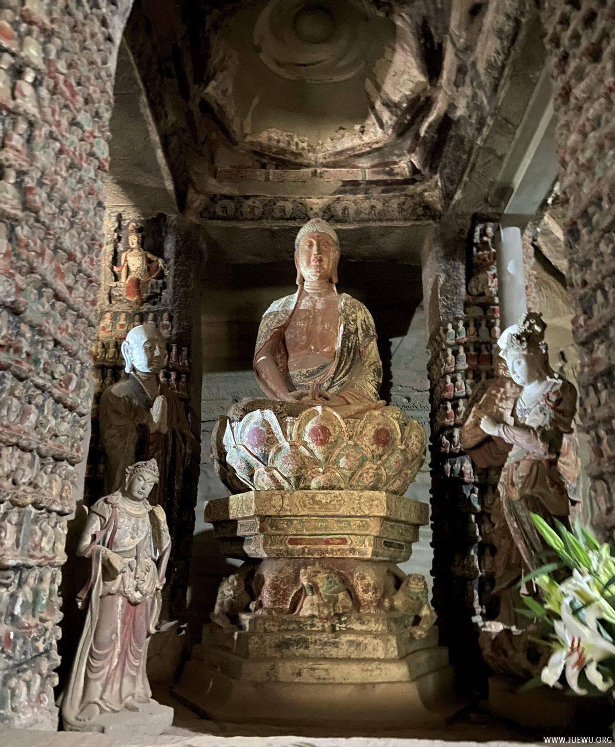钟山石窟雕像