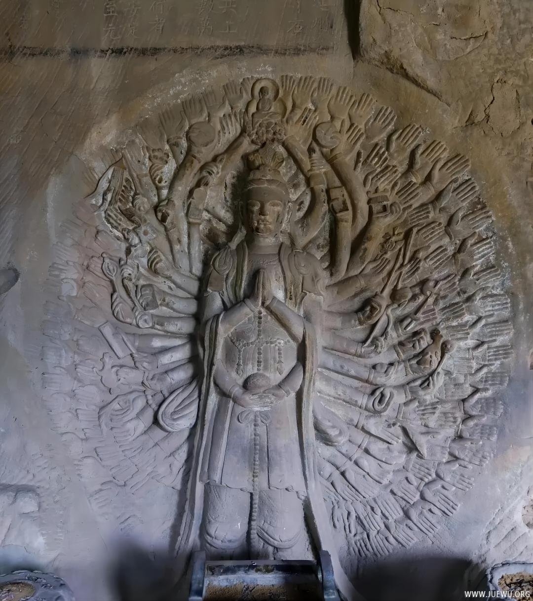 钟山石窟雕像