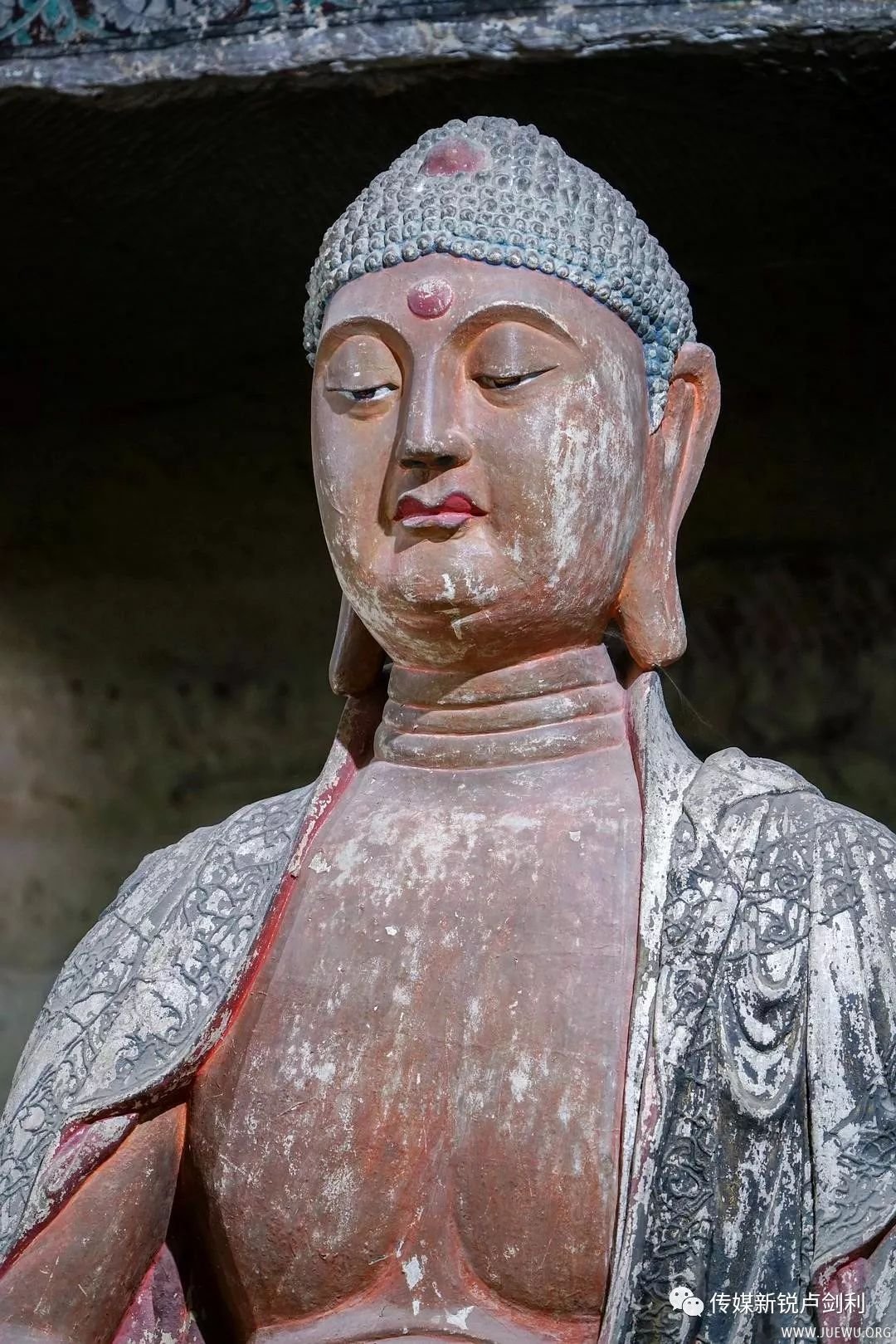 钟山石窟雕像